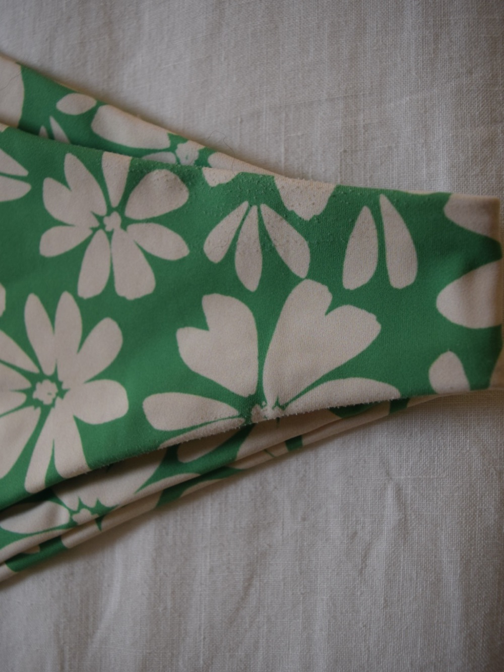 Skatie Georgia Green and White Floral Bikini & CoverUp Set Sz Medium/Small - Picture 5 of 9
